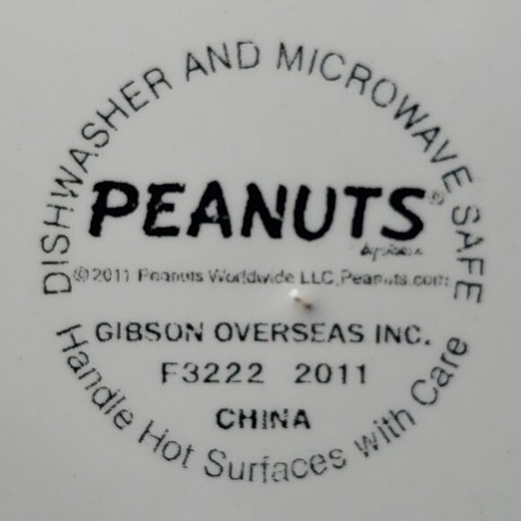 PEANUTS Charlie Brown & Snoop 60th Anniversary Collectible Holiday Mug - Picture 10 of 11